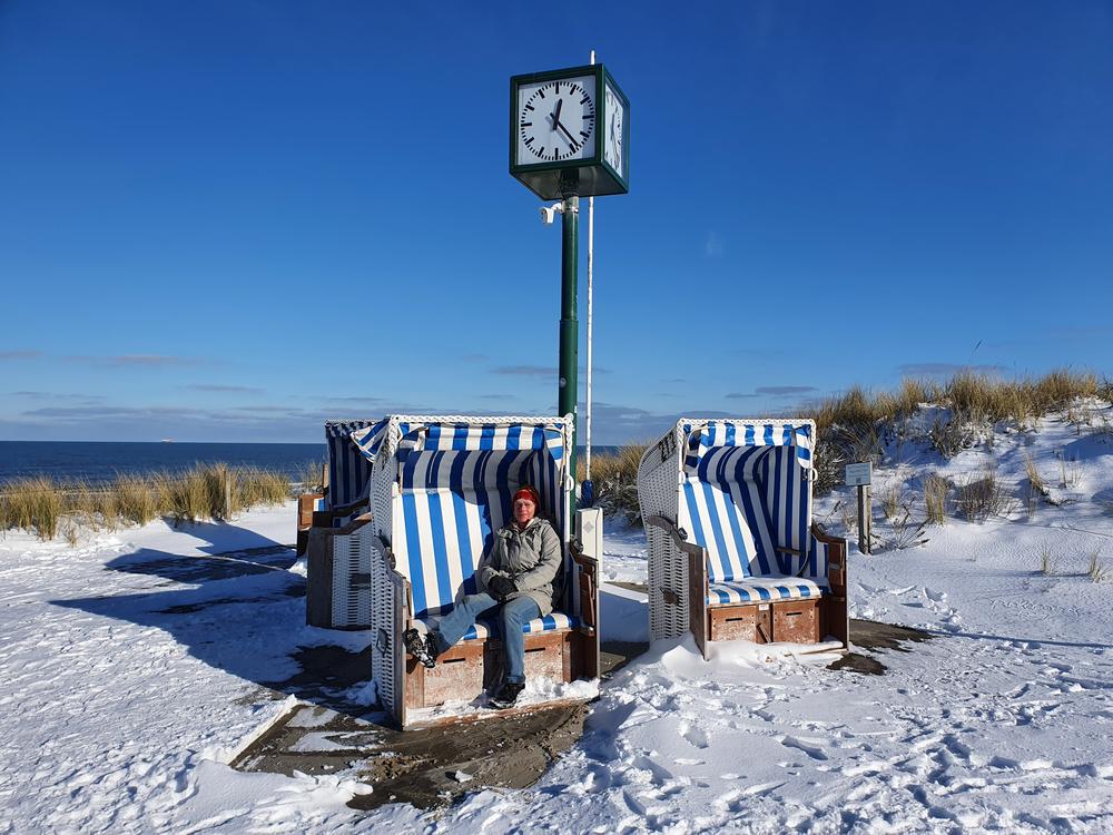 Verschneite Strandkörbe